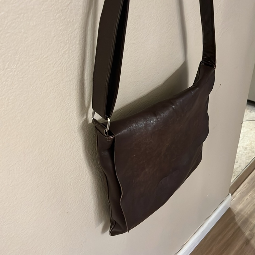 ili Brown Leather Large Crossbody Purse